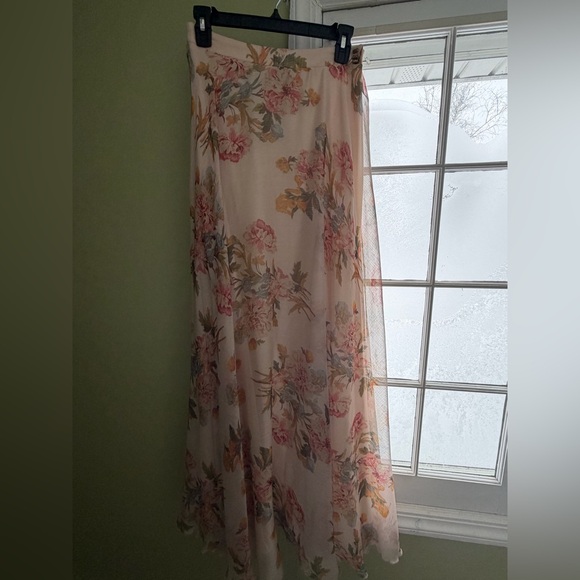 ❤️Beautiful Cream Pink Cottage Core Maxi Skirt With Beading and Lettuce Trim Hem - Picture 3 of 7